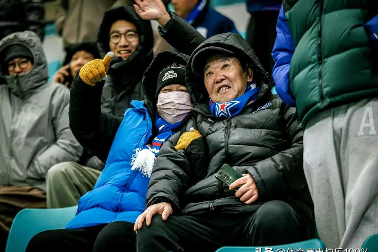 包含里程碑夜!上海申花手感冰凉,荷甲窗口期刷纪录,质疑声仍在,身体对抗强度拉满的词条 包含里程碑夜!上海申花手感冰凉,荷甲窗口期刷纪录,质疑声仍在,身体对抗强度拉满的词条